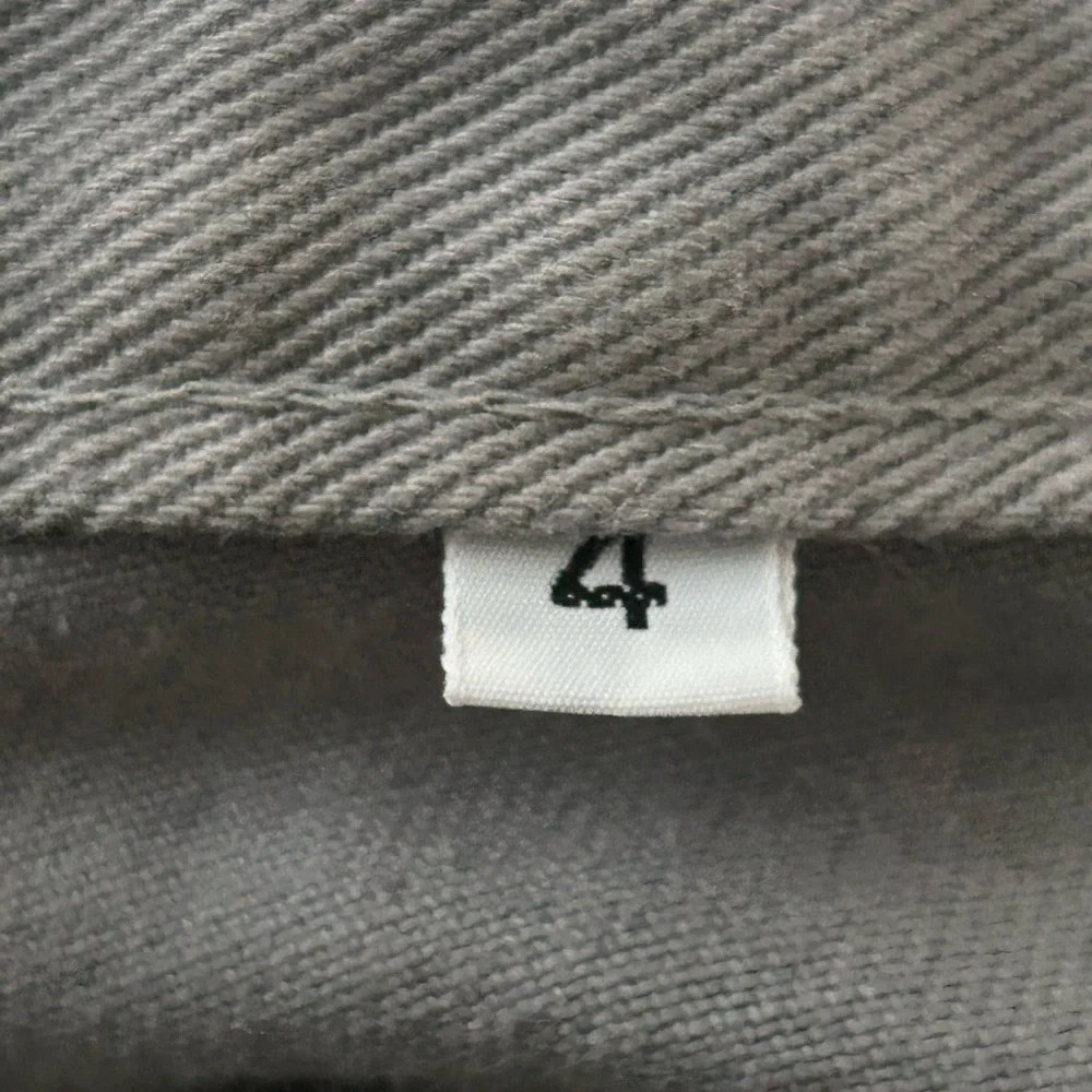 Vintage 90s Mom Jeans in grey twill denim. Size 4 (more like a 2). Decent shape!